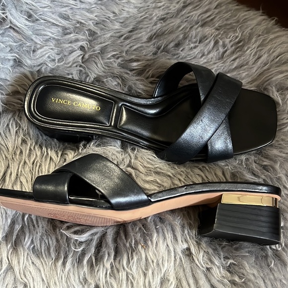 Vince Camuto Leather Women's Cris Cros Block Heel Sandal with Gold Detail Size 9 - Picture 9 of 9